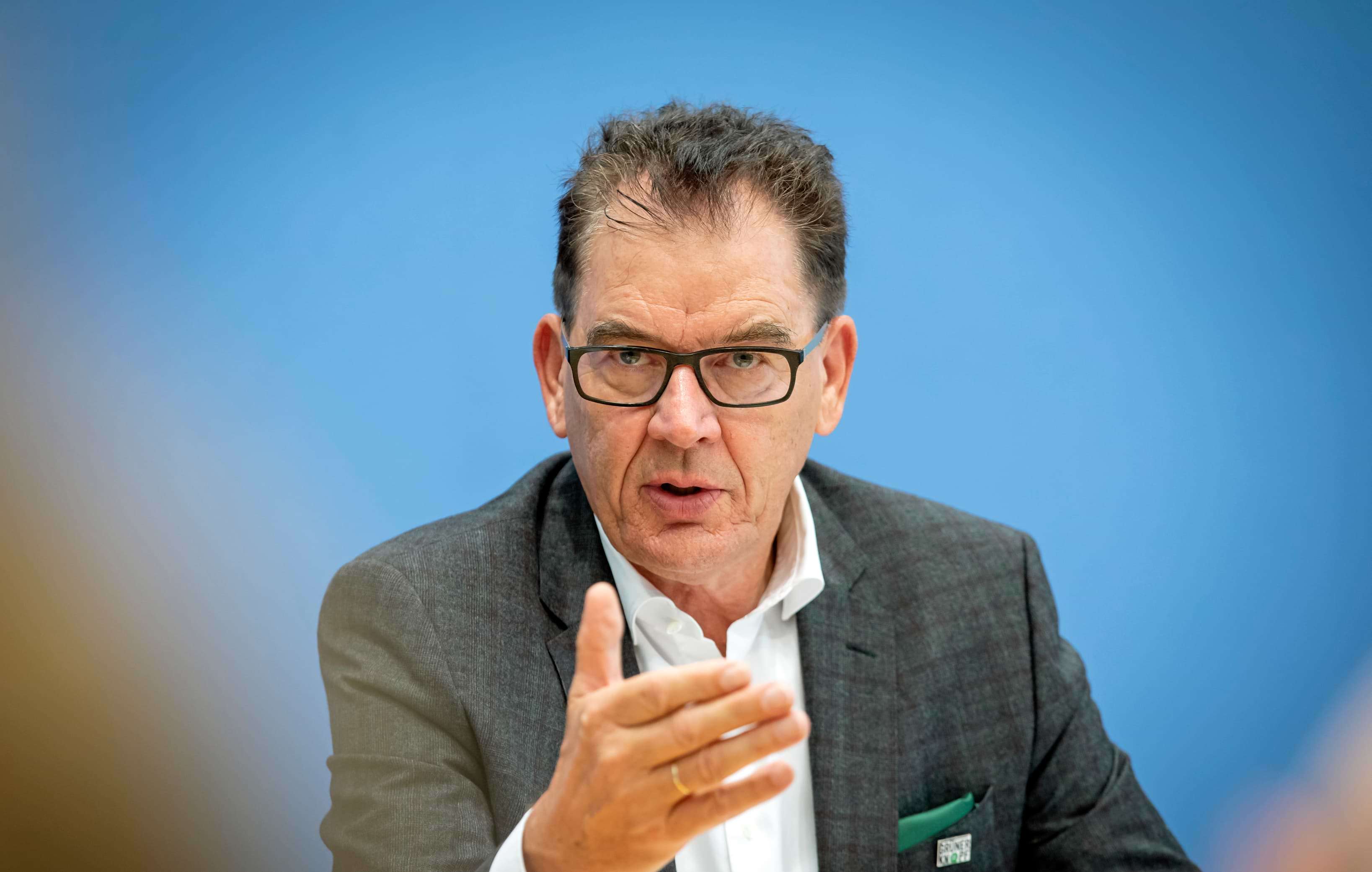 Bundesentwicklungsminister Gerd Müller bei der Vorstellung des staatlichen Textilsiegels „Grüner Knopf“ am 9. September 2019 in der Bundespressekonferenz